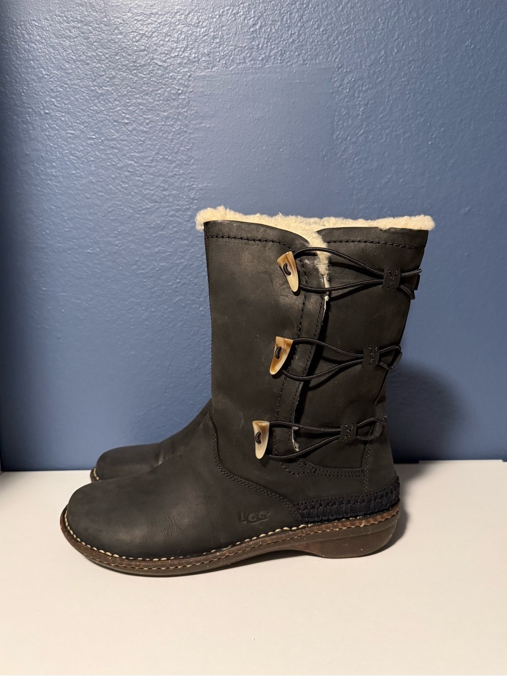 UGG Kona Black Leather Shearling Toggle Mid-Calf Winter Boots 5156 Size 11